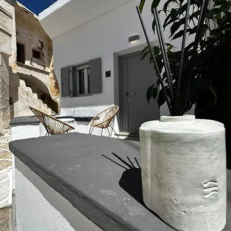 Koutsounos Apartament *